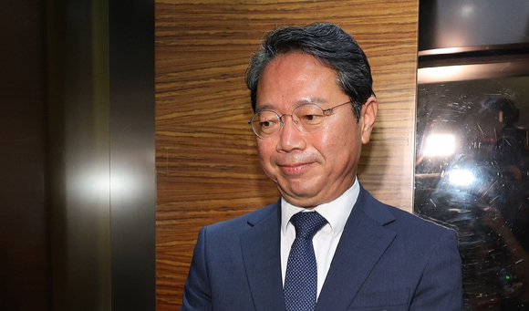김승원 법무부 장관 후보자가 8일 서울 종로구 적선현대빌딩에 마련된 인사청문회 준비 사무실로 출근하고 있다. 2026.9.8 [사진=연합뉴스]