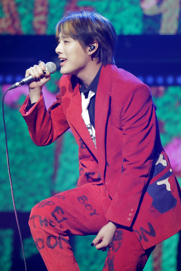 가수 우즈(WOODZ, 조승연)가 4일 온라인으로 진행된 네 번째 미니앨범 'COLORFUL TRAUMA' 발매 기념 쇼케이스에 참석해 소감을 말하고 있다. [사진=위에화엔터테인먼트]