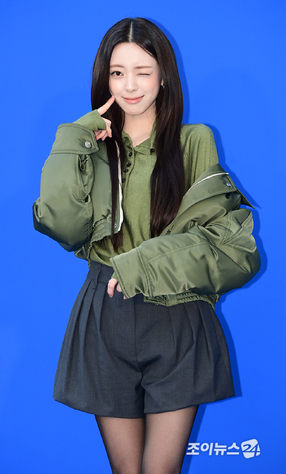 있지(ITZY) 유나가 5일 오후 서울 강남구 청담동에서 열린 타임 서울 플래그십 스토어 오픈 기념 포토월 행사에 참석하고 있다. [사진=정소희 기자]