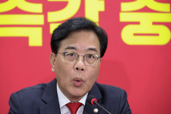 국민의힘 송언석 비상대책위원장 겸 원내대표가 14일 서울 여의도 중앙당사에서 열린 비상대책위 회의에서 발언하고 있다. [사진=연합뉴스]