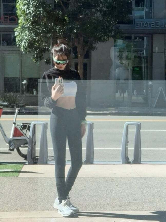 이지아, 브라톱+레깅스 입고 LA 거리샷...레깅스핏 장난 아니네