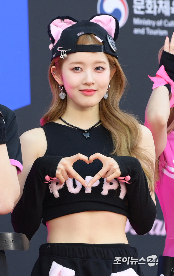 그룹 STACY(스테이씨) 시은이 10일 오후 서울 송파구 잠실동 잠실 실내체육관에서 열린 한터뮤직어워즈 2022 레드카펫 행사에 참석하고 있다. [사진=정소희 기자]