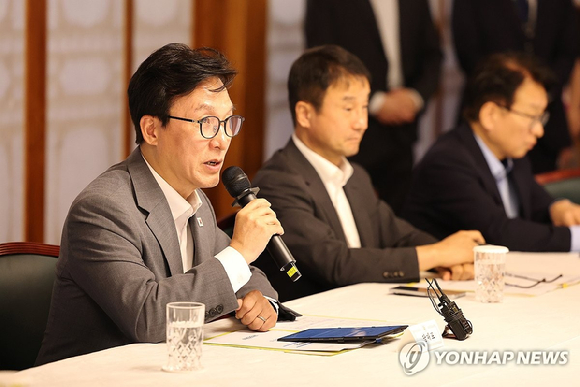 더불어민주당 김민석 당 대표가 23일 서울 종로구 삼청동 총리공관에서 열린 고위당정협의회에 참석해 발언하고 있다. [사진=연합뉴스]