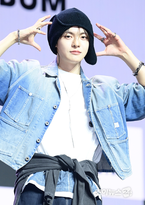 그룹 알파드라이브원 리오가 12일 오후 서울 용산구 블루스퀘어 SOL트래블홀에서 열린 알파드라이브원(ALPHA DRIVE ONE) 첫 번째 데뷔 미니 1집 'EUPHORIA'(유포리아) 발매 기념 쇼케이스에 참석하고 있다. [사진=정소희 기자]