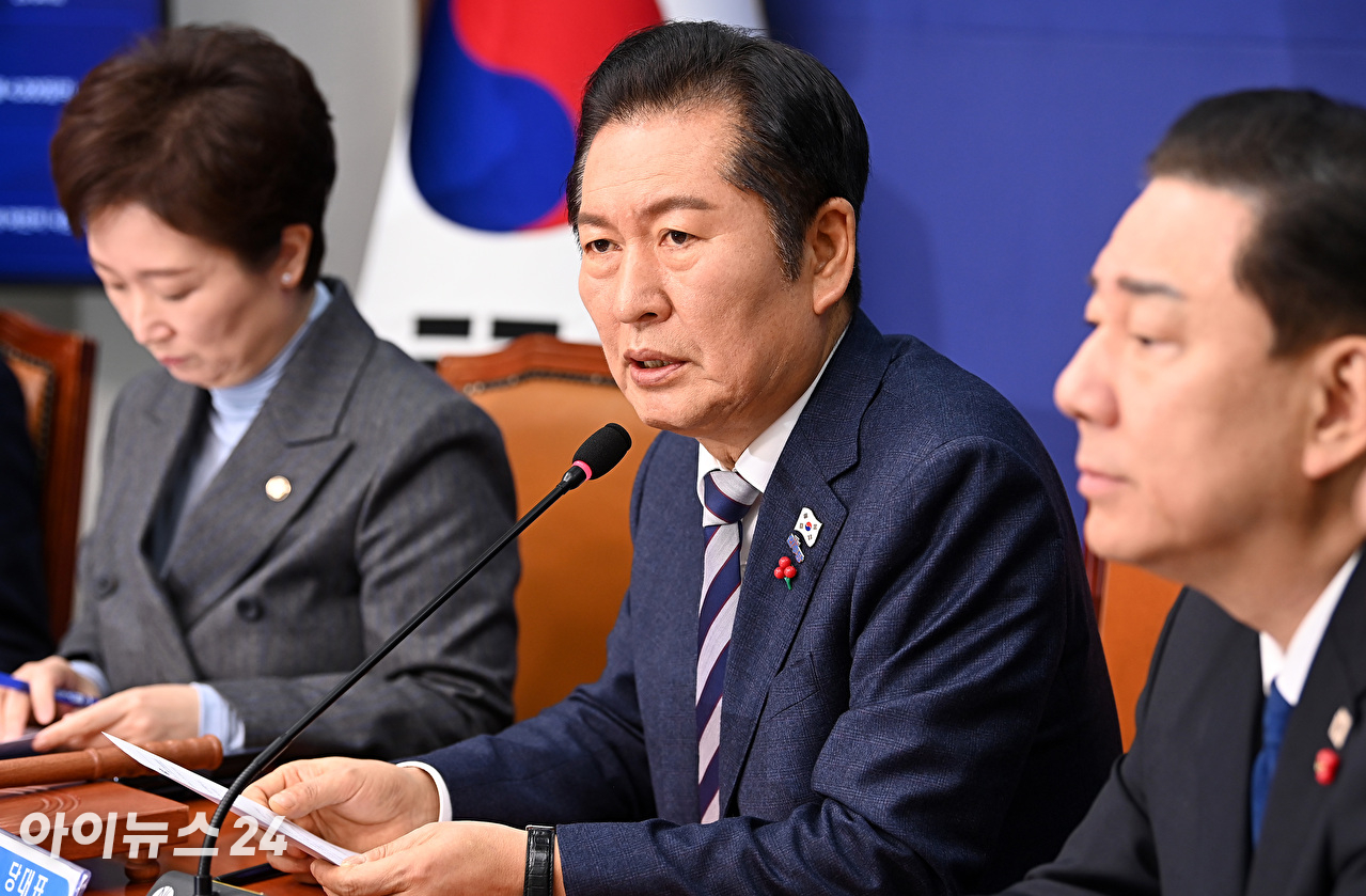 정청래 더불어민주당 대표가 12일 서울 여의도 국회에서 열린 최고위원회의에서 발언하고 있다. [사진=곽영래 기자]