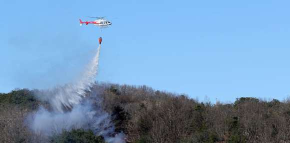 지난해 12월 1일 대구 군위군 군위읍 내량리 일원에서 2023년 대구광역시 산불진화 합동훈련이 진행되고 있다. [사진=뉴시스]