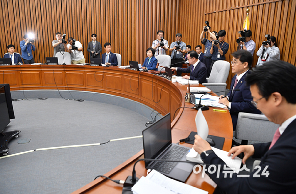 이종배 인사특위 위원장이 18일 오후 서울 여의도 국회에서 열린 김민석 국무총리 후보자 인사청문특별위원회의를 주재하고 있다. [사진=곽영래 기자]
