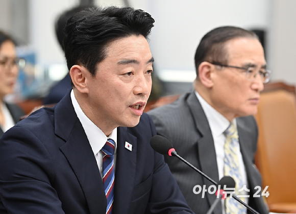 강훈식 대통령 비서실장이 6일 서울 여의도 국회에서 열린 운영위원회의 대통령비서실과 국가안보실, 대통령경호처 등에 대한 국정감사에서 질의에 답하고 있다. [사진=곽영래 기자]