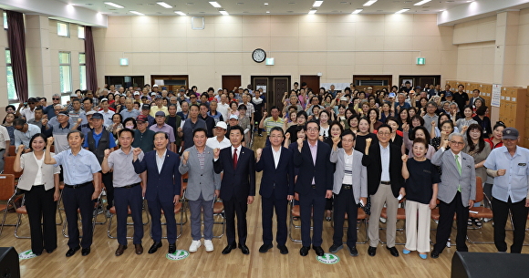 포항시 노인복지회관 하반기 평생교육 프로그램 개강식이 열리고 있다. [사진=포항시청]