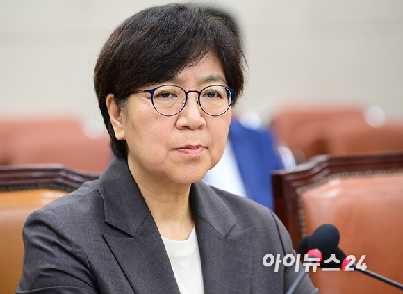 정은경 보건복지부 장관 후보자가 18일 오전 서울 여의도 국회 보건복지위원회에서 열린 인사청문회에 참석해 모두발언을 하고 있다. [사진=정소희 기자]