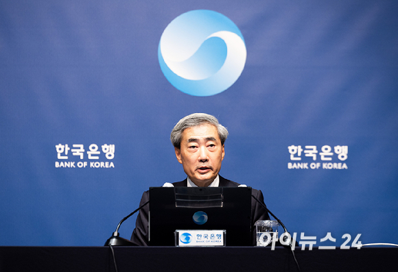 신현송 한국은행 총재가 28일 서울 중구 한국은행 본관에서 열린 통화정책방향 기자간담회에서 발언하고 있다. [사진=사진공동취재단 ]