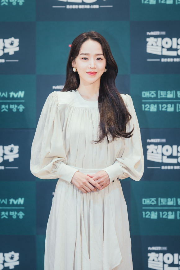 배우 신혜선이 손편지로 팬들에게 인사했다.  [사진=tvN]