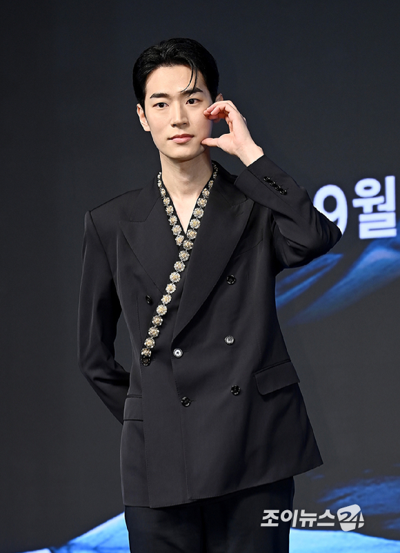 배우 박서함, 신예은, 로운이 23일 서울 논현동 엘리에나 호텔에서 진행된 디즈니+ 오리지널 시리즈 '탁류' 제작발표회에서 포토타임을 갖고 있다. [사진=곽영래 기자]