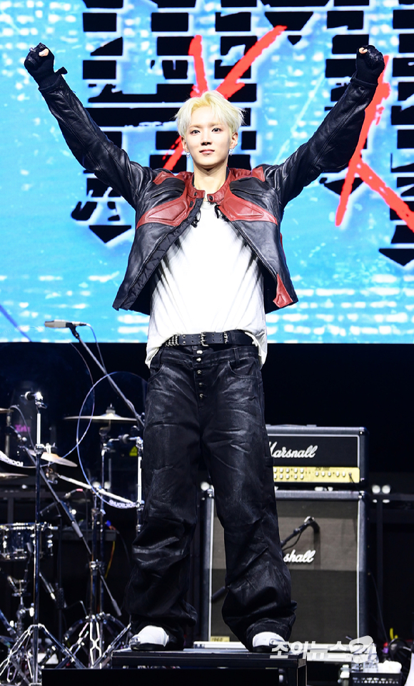 밴드 에이엠피 하유준이 21일 오후 서울 서대문구 예스24 원더로크홀에서 열린 AxMxP(에이엠피) 첫 번째 미니앨범 'Amplify My Way'(앰플리파이 마이 웨이) 프레스 쇼케이스에 참석하고 있다. [사진=정소희 기자]