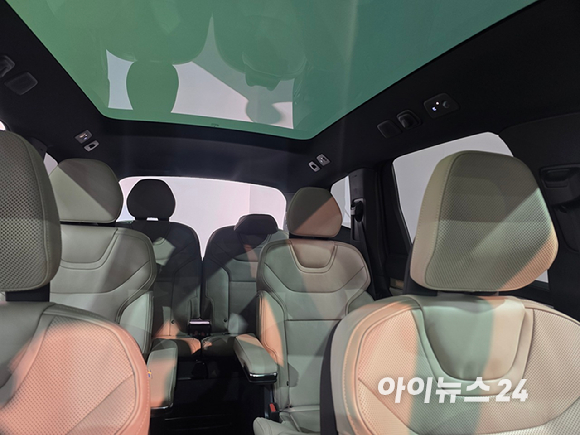 볼보자동차코리아가 1일 인천 인스파이어 리조트에서 'EX90'을 공개하고 있다. [사진=김종성 기자]