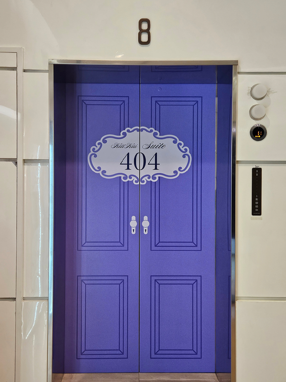 롯데면세점 '원더케이 케이팝 포토 리프트'. [사진=롯데면세점]