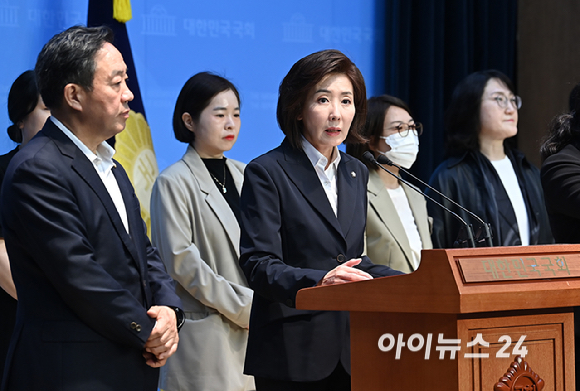 나경원 국민의힘 대선 경선 후보가 18일 서울 여의도 국회 소통관에서 교육분야 공약 발표를 하고 있다. [사진=곽영래 기자]