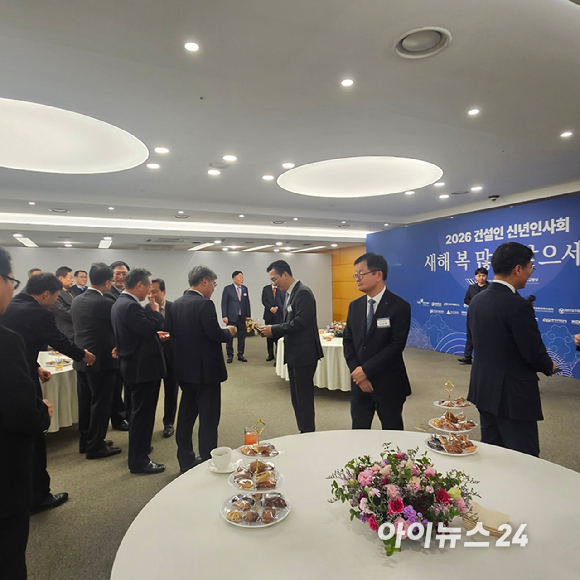 한승구 대한건설단체총연합회장이 14일 오후 서울 강남구 건설회관에서 개최된 '2026 건설인 신년인사회'에서 발언을 하고 있다. [사진=이효정 기자 ]