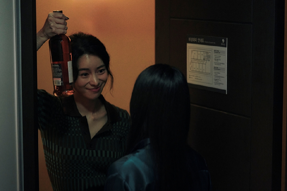 배우 임지연이 영화 '리볼버' 인터뷰에 앞서 포즈를 취하고 있다. [사진=플러스엠엔터테인먼트]