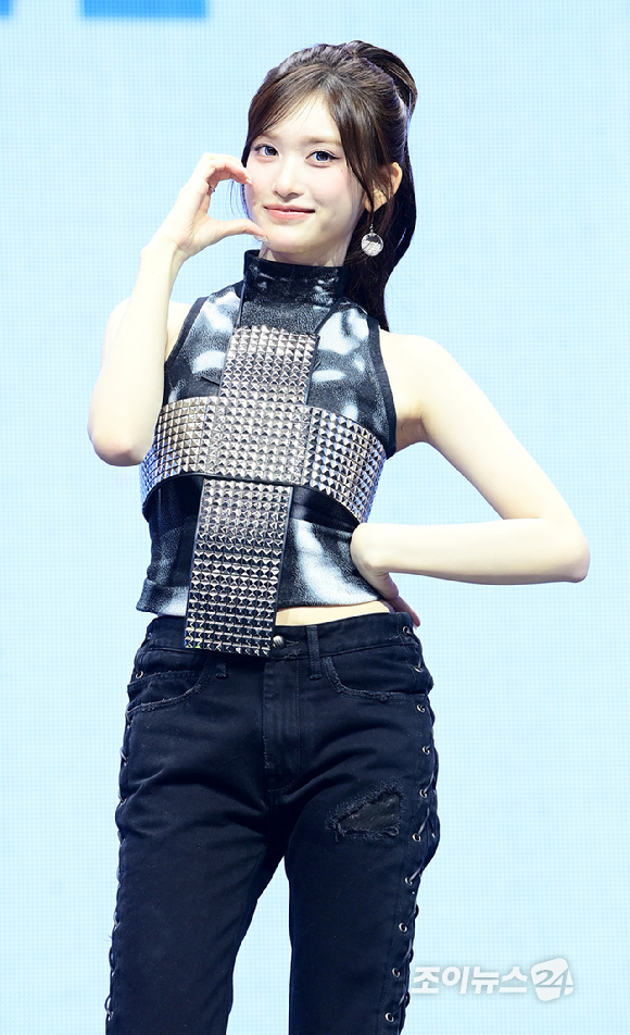 그룹 아이브 이서가 23일 오후 서울 광진구 광장동 예스24라이브홀에서 열린 아이브(IVE) 정규 2집 '리바이브 플러스'(REVIVE+) 발매 기념 쇼케이스에 참석하고 있다. [사진=정소희 기자]