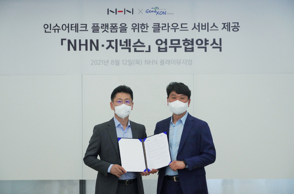 박현규 NHN 클라우드사업그룹 기업사업부 전무(왼쪽)와 신현식 지넥슨 대표 [사진=NHN]