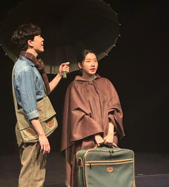 배우 홍사빈이 영화 '화란'(감독 김창훈) 인터뷰에 앞서 포즈를 취하고 있다. [사진=샘컴퍼니 ]