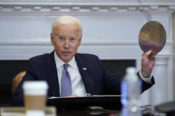 조 바이든 미국 대통령이 지난 4월 반도체 화상회의에 참석한 모습  [사진=AP/뉴시스]