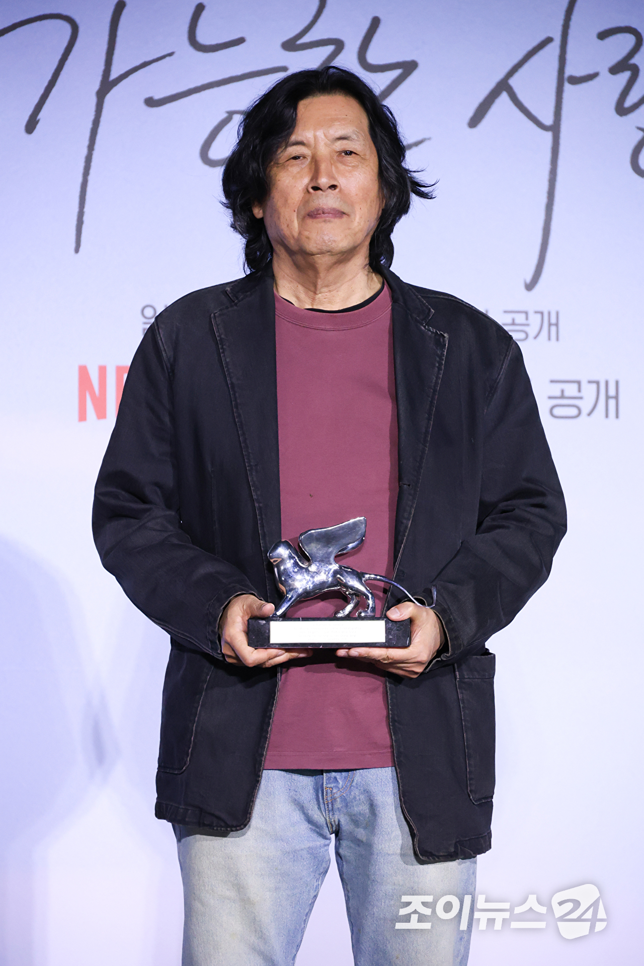이창동 감독이 21일 서울 용산구 CGV용산아이파크몰점에서 진행된 넷플릭스 영화 '가능한 사랑'(감독 이창동) 언론시사회에 참석해 포즈를 취하고 있다. [사진=문수지 기자]