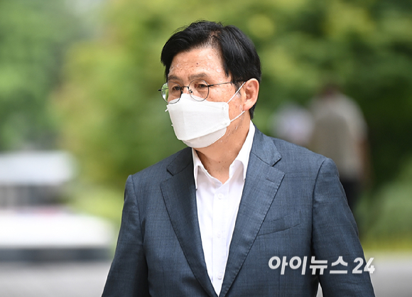 '내란선동 등 혐의' 황교안 전 국무총리가 28일 서울 서초구 서울중앙지방법원에서 열린 공판에 출석하고 있다. [사진=곽영래 기자]