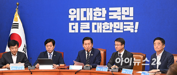 정청래 더불어민주당 당대표가 15일 서울 여의도 국회에서 열린 최고위원회의에서 발언하고 있다. [사진=곽영래 기자]