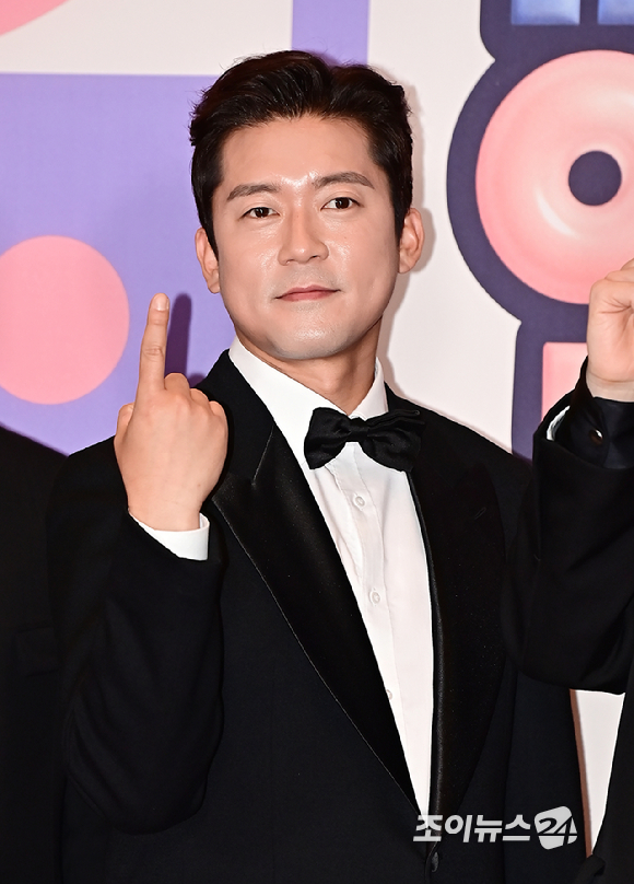 방송인 덱스가 29일 오후 서울 마포구 상암동 MBC 사옥에서 열린 2023 MBC 방송연예대상 시상식 포토월 행사에 참석하고 있다. [사진=곽영래 기자]