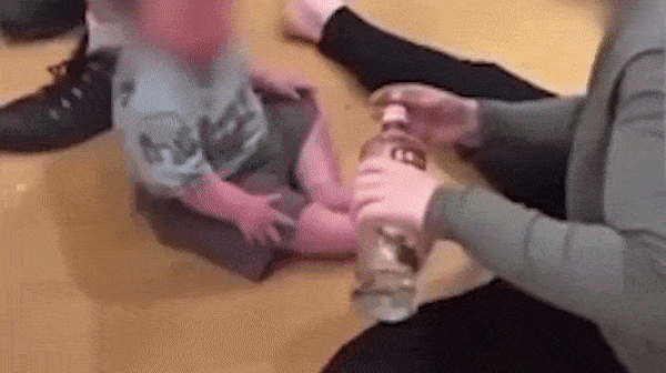18개월된 아기에게 한 단골손님이 맥주를 먹인 사실이 전해졌다. 사진은 본 기사 내용과 무관. [사진=픽사베이]