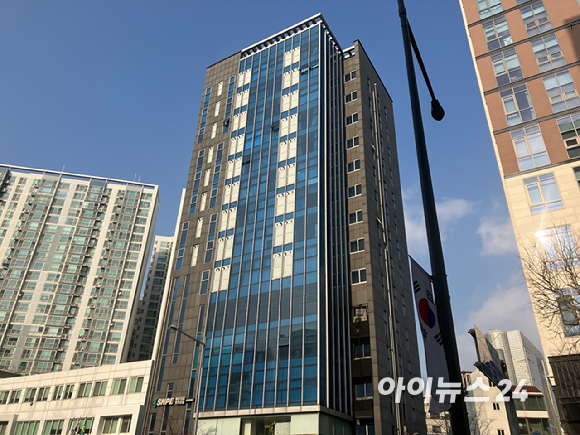서울 강남구 도심의 한 오피스텔 건물. [사진=김민지 기자]