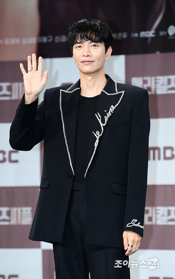 배우 이민기가 31일 오전 서울 마포구 상암동 MBC에서 열린 MBC 새 금토드라마 '메리 킬즈 피플' 제작발표회에 참석하고 있다. [사진=정소희 기자]