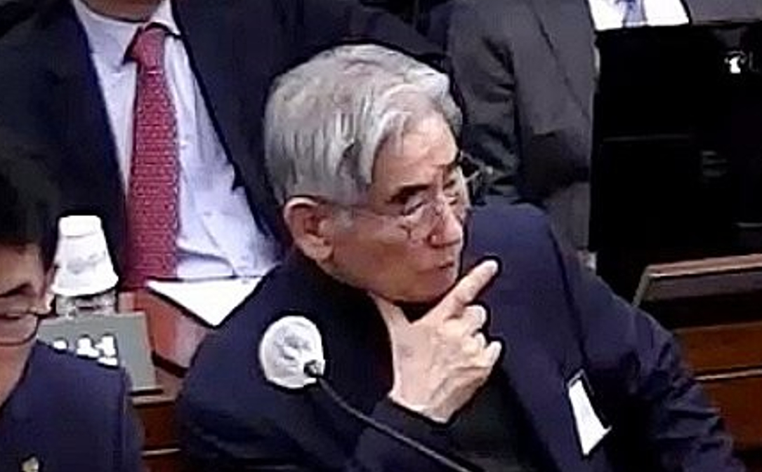 12&middot;3 비상계엄 관련 내란 우두머리 혐의로 기소된 윤석열 전 대통령과 내란 중요임무 종사 혐의를 받는 김용현 전 국방부 장관 등 내란 관련자 8명이 9일 서초구 서울중앙지방법원 417호 형사대법정에서 열린 윤 전 대통령의 내란 우두머리 혐의, 김 전 장관을 비롯한 군&middot;경 수뇌부 7명의 내란 중요임무 종사 혐의 등 사건의 결심 공판에 출석하고 있다. 2026.1.9 [서울중앙지법 제공. 재판매 및 DB 금지] [사진=연합뉴스]