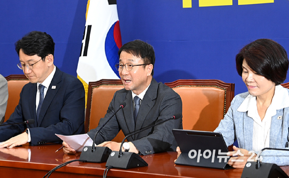 한병도 더불어민주당 당대표 직무대행 겸 원내대표가 7일 서울 여의도 국회에서 열린 원내대책회의에서 발언하고 있다. [사진=곽영래 기자]