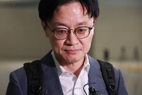 김정관 산업통상부 장관이 1일 인천국제공항 2터미널 출국장을 통해 미국으로 출국하고 있다. 2026.9.1 [사진=연합뉴스]
