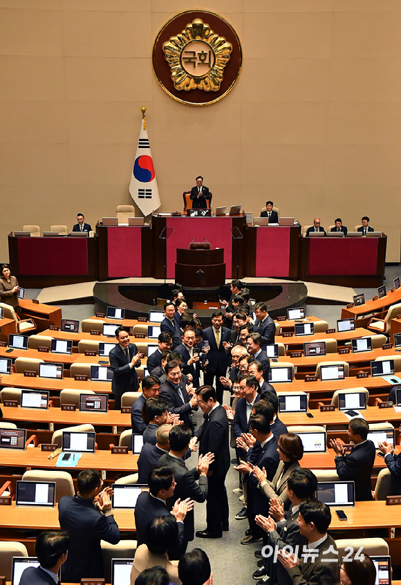이재명 대통령이 4일 오전 국회에서 2026년도 예산안에 대한 시정연설을 위해 입장하고 있다. [사진=곽영래 기자]