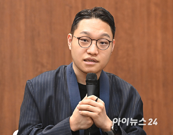'제6회 아이뉴스24 금융정책포럼'이 '디지털자산기본법 이후, 한국 가상자산 시장의 새로운 질서'를 주제로 18일 서울 중구 은행회관 국제회의실에서 열렸다. 김호진 해시드오픈파이낸스 대표가 패널토론에 참석해 발언하고 있다. [사진=곽영래 기자]