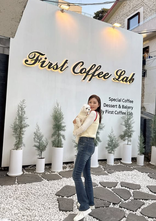 송가인, 청바지 선물 받고 신났네...늘씬 청바지핏 깜짝