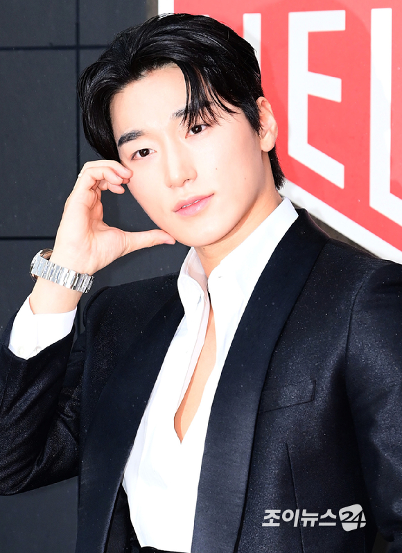 그룹 에이티즈 산이 25일 오후 서울 마포구 상암동 문화비축기지에서 열린 태그호이어 갈라 디너 이벤트 기념 행사에 참석하고 있다. [사진=정소희 기자]