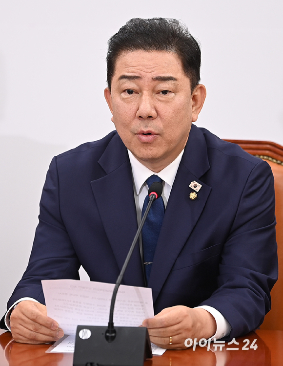 김병기 더불어민주당 대표 직무대행 겸 원내대표가 22일 오전 서울 여의도 국회에서 열린 원내대책회의에 참석해 모두 발언을 하고 있다. [사진=곽영래 기자]