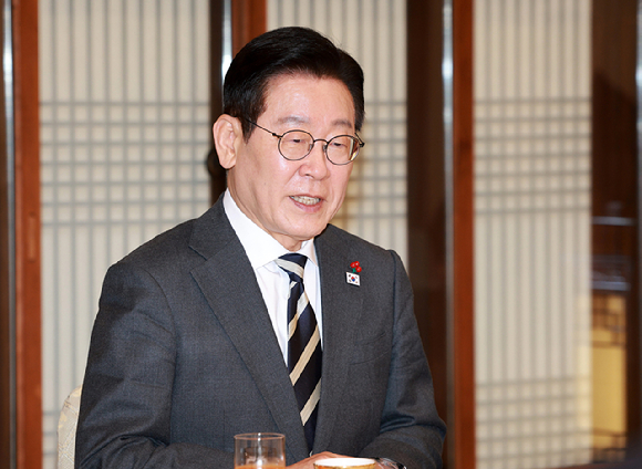 이재명 대통령이 16일 청와대 상춘재에서 열린 정당 지도부 초청 오찬에서 발언하고 있다. 2026.1.16 [사진=연합뉴스]