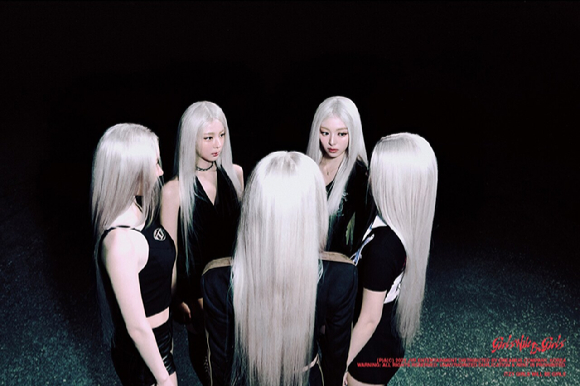 ITZY 단체 콘셉트 포토 [사진=JYP엔터테인먼트]