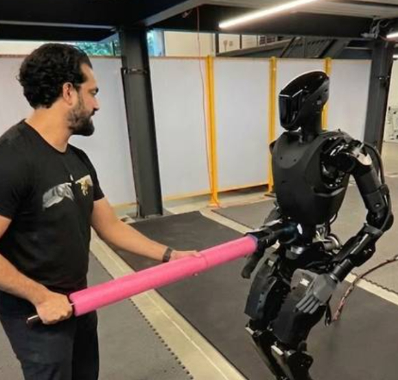 '팬텀 MK-1'이 특정 자세를 취하고 있다. [사진=파운데이션]