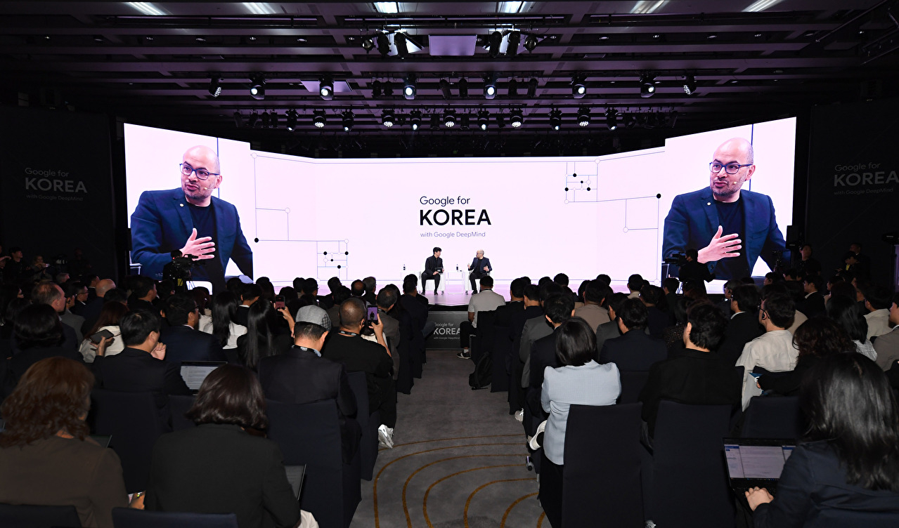 29일 서울 중구 웨스틴조선호텔에서 열린 '구글 포 코리아 2026' 행사에서 데미스 하사비스 구글 딥마인드 최고경영자(CEO)가 발표하고 있다. [사진=구글코리아]