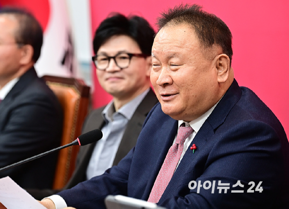 국민의힘으로 입당한 이상민 의원이 지난 2024년 1월 8일 오전 서울 여의도 국회에서 열린 비상대책회의에서 발언하고 있다. [사진=곽영래 기자]