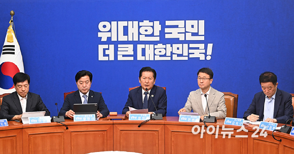 정청래 더불어민주당 대표가 10일 서울 여의도 국회에서 열린 최고위원회의에서 발언하고 있다. [사진=곽영래 기자]