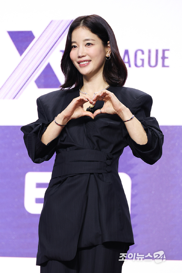 배우 기은세가 30일 오전 서울 마포구 상암동 큐브컨벤션센터에서 진행된 ENA 신규 예능프로그램 '엑스 더 리그(X THE LEAGUE)' 제작발표회에 참석해 포즈를 취하고 있다. [사진=문수지 기자]