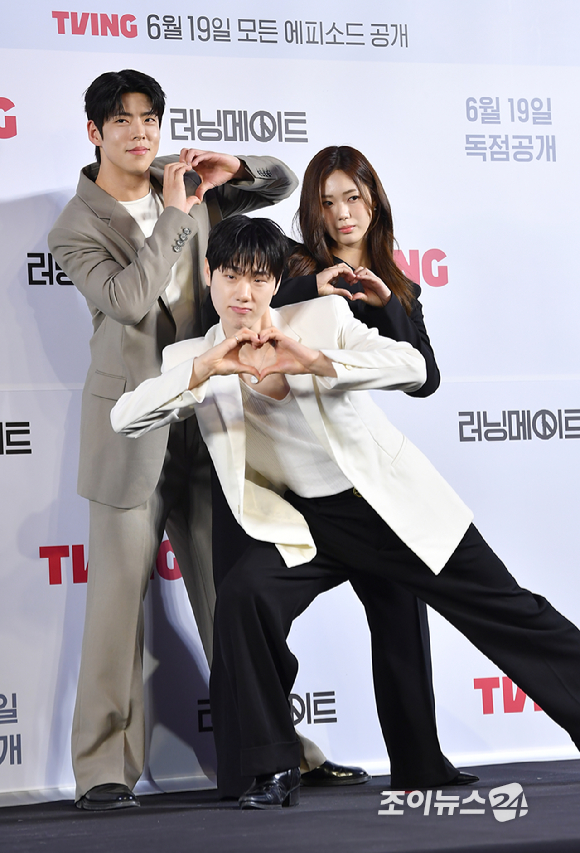 배우 윤현수, 이정식, 홍화연, 한지원 감독, 배우 김지우, 최우성, 이봉준이 12일 오후 서울 마포구 상암동 스탠포드호텔에서 진행된 티빙 오리지널 '러닝메이트' 제작발표회에 참석해 소감을 말하고 있다. [사진=문수지 기자]